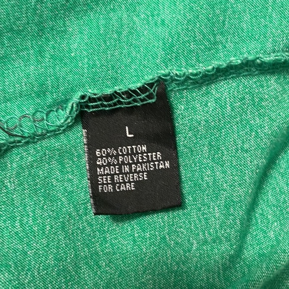 Men's green v-neck super soft t-shirt size large - Picture 4 of 8